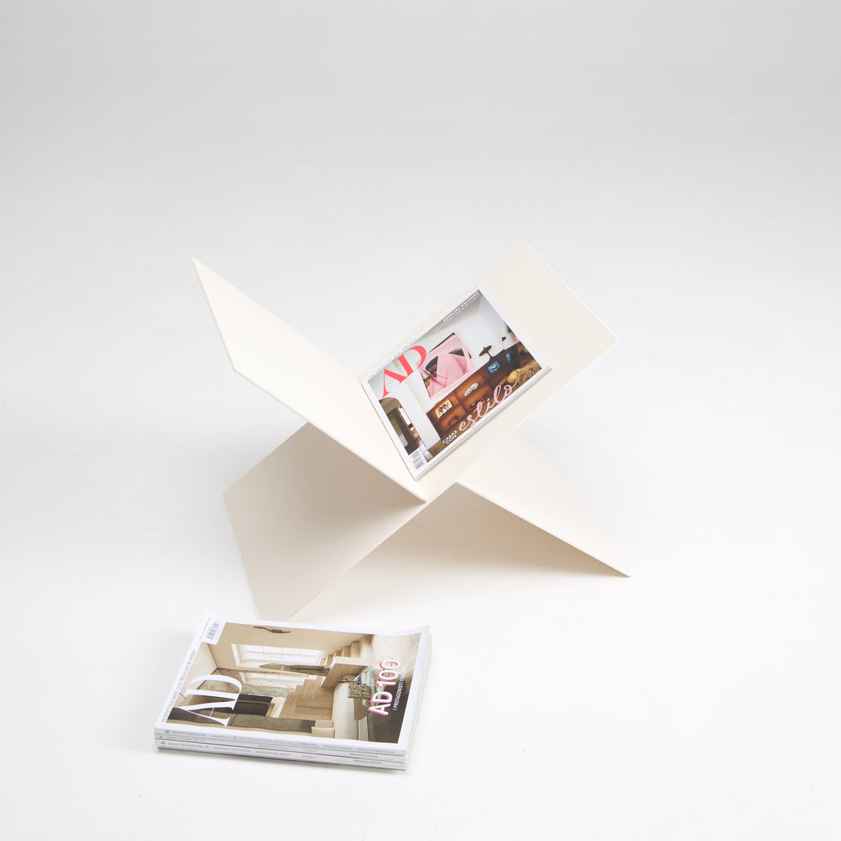 Magazine/Book Stand Pavías