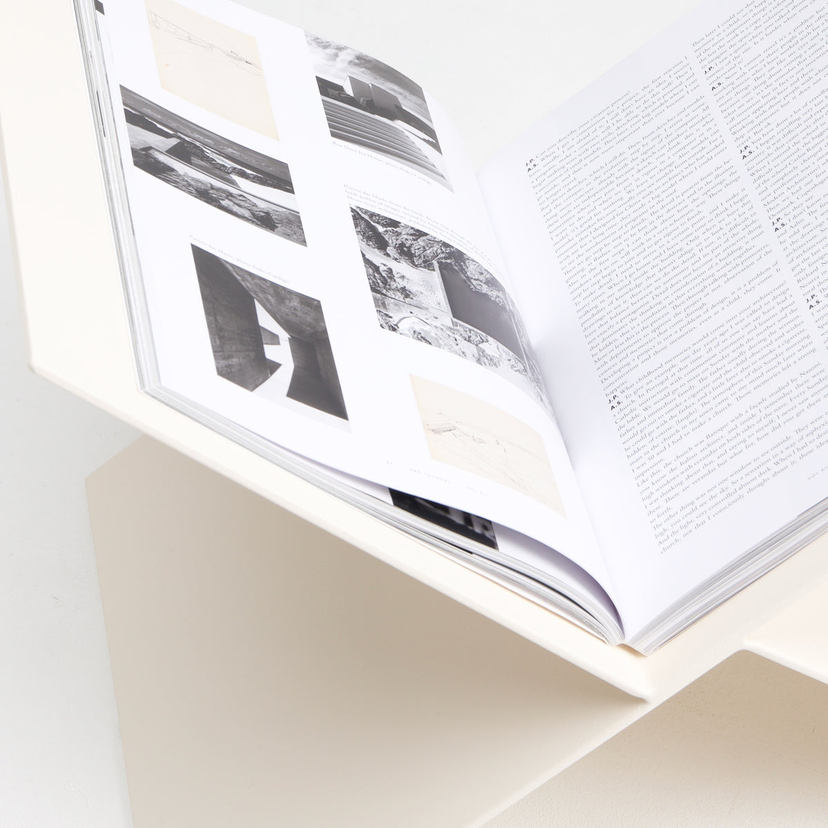 Magazine/Book Stand Pavías