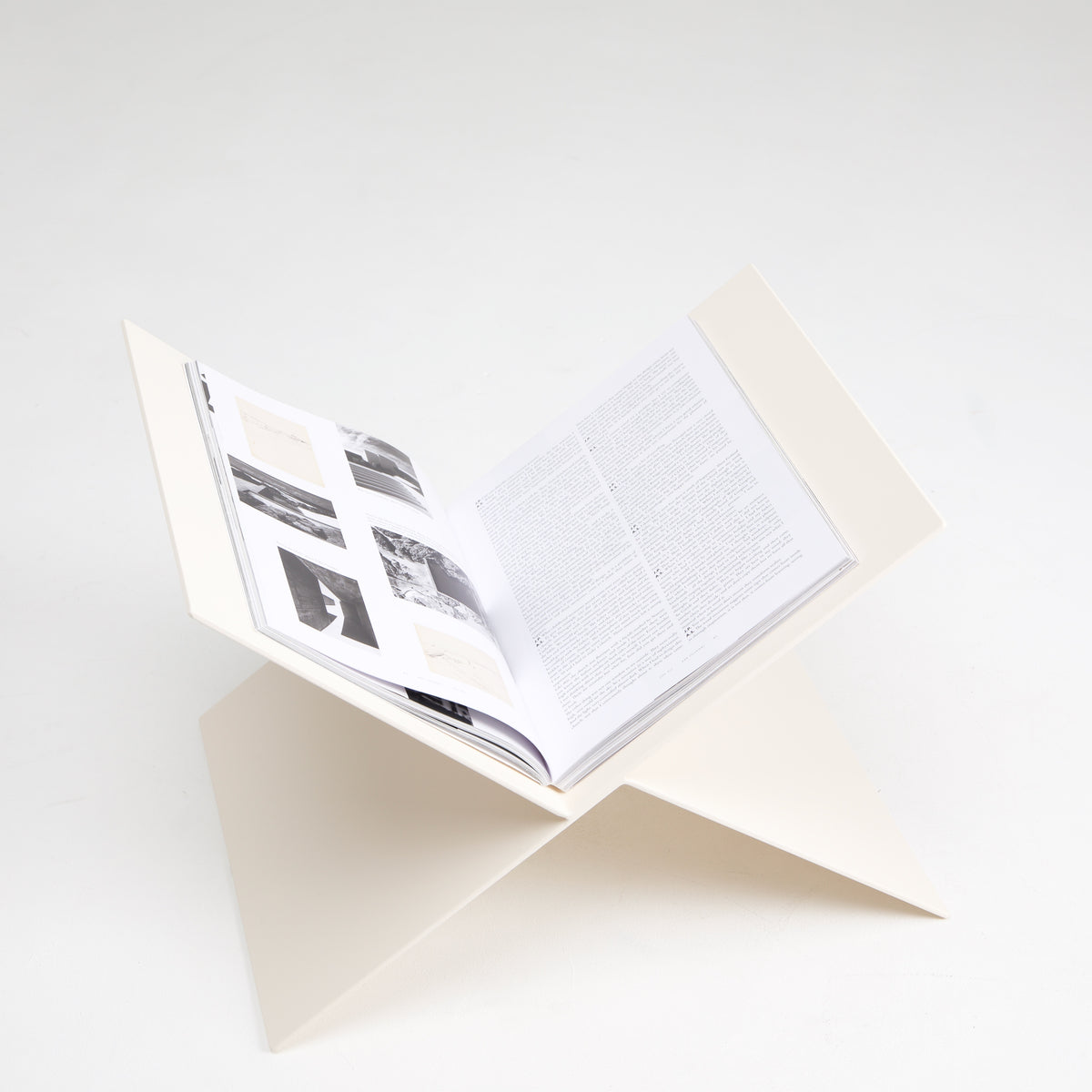 Magazine/Book Stand Pavías