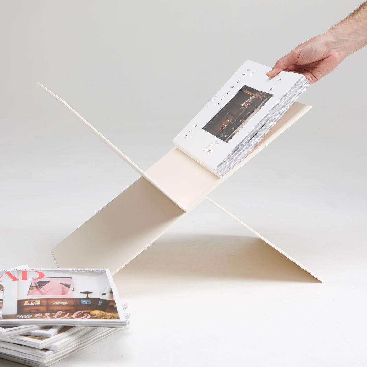 Magazine/Book Stand Pavías