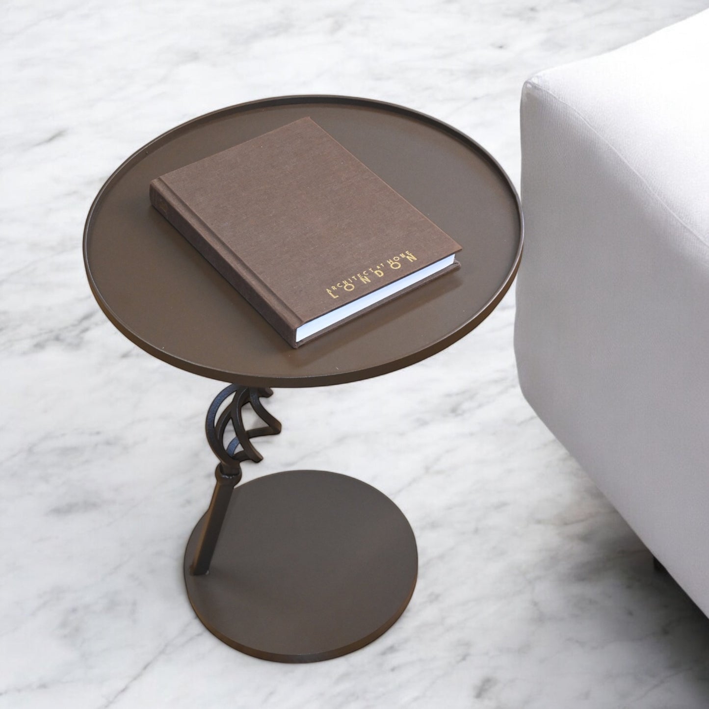 Mesa auxiliar Lorcha con libro en parte superior